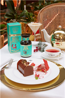 End the multi-sensory gastronomic experience with your choice of vanilla or chocolate Magic Christmas Tea infused mini log cake. Available from 16 December 2019 to 3 January 2020 at all TWG Tea Salons. 
