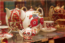 This porcelain tea service is an original creation, an authentic piece of art to celebrate the greatness of Russian History and the refinement of the Tsar's art of living