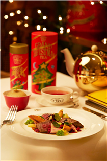 Enjoy a tantalising tenderloin with wintertruffle beef sauce, foie gras crisps, heirloom beetroot, mustard seeds pickled with Noel! Noel! Tea, and parsnip and chestnut purée. Pair the main course with a cup of Grand Christmas Tea to enhance the rich flavours