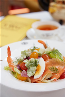 Scottish smoked salmon and poached shrimp accompanied by a Romaine lettuce and fennel salad elegantly garnished with yoghurt marinated cucumbers, avocado, cherry tomatoes and a hard-boiled egg served with a Tokyo-Singapore Tea infused dressing.