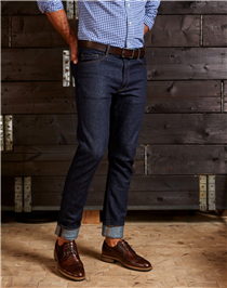 【襯出無限驚喜👔👞！】 ECCO VITRUS III 系列採用全牛皮鞋面，加上手工縫制效果與雕花設計，為簡約風格的男士們展現時尚感；只需用色彩豐富的襪子即可創造驚喜的視覺效果!快來襯出您喜愛的 Mix & Match造型吧！🔎