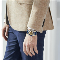 Nothing like our “Hyperdome” watch and its subtle touch of gold to boost your formal look.