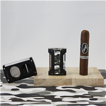 Discover the brand-new camouflage version of “Défi extreme”. Combining with our new cigar cutter it the perfect set for the adventurous men of our times!