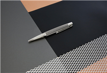 “Défi” pen is undoubtedly one of the most precise and highest performing pen of its generation. Never before a pen provided you such an intense and rapid gliding sensation.