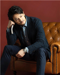 The sino-australian actor Adam Pak 栢天男 is wearing our Hyperdome watch for MilkX HK magazine :