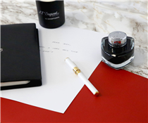 Combining design and practicality, “D-Initial” pen is a gift that will definitely please :