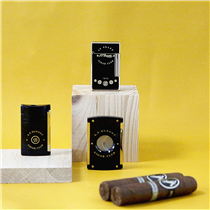 In December be ready, S.T. Dupont will launch its brand new « S.T. Dupont Cigar Club » collection. 