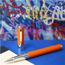 Who said the new generation don't write anymore ? With its easy writing and pop color, the “D-Initial” pen is made for young writers :