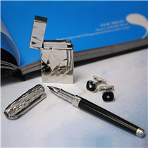 Whether it is with your lighter, pen or cufflinks, shine bright like a diamond with S.T. Dupont :