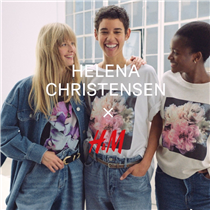 H&M同超模兼攝影師📸Helena Christensen為您帶嚟呢個迷你聯乘🌺：一系列獨特嘅運動衫、連帽衛衣及T恤👕，現已登陸門市及 hm.info/61864y0L8 ！