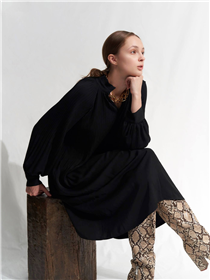 品牌 #MainLine 系列的設計一向優雅大方，最新秋冬系列的多款連身裙和套裝更是人氣之選，為女生們解決配搭煩惱！ 🛍Shop now: bit.ly/bplusabeshop