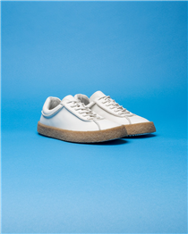 Bark comes back again for the new season. These shoes consolidate Camper’s traditional craft shoemaking elements and modern technology to create a sneaker with retro, sporty details this season. Playful details and a crepe rubber sole give Bark an artisan, natural look for the #ss2021 collection that is available in a combination of bright, seasonal colours.