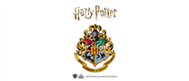 【:CHOCOOLATE x Harry Potter 聯乘系列 星期五帶你走進霍格華茲的魔法世界！】 :CHOCOOLATE首次與Harry Potter聯乘，結合霍格華茲的魔法元素於時尚單品之中。
