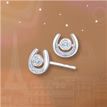 馬蹄鐵歷來是平安幸運的象徵，擁有同款的鑽石耳環和吊墜