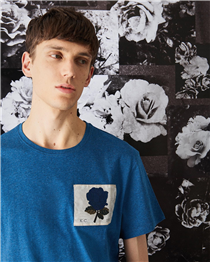 Our signature jersey t-shirts are indispensable wardrobe staples. Cut from soft cotton, they are  designed with a regular fit and finished with a signature woven 1926 rose chest patch.