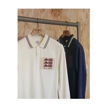 Our contrast-tipped polo shirts are cut from breathable cotton-piqué and feature iconic three lions embroidered patch on the chest. Detailed with white tipping at the collar and cuffs for added sports appeal.