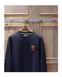 Our cotton black sweatshirt from this season feature a gold embroidered ‘bullion’ rose patch for a luxurious finishing touch.