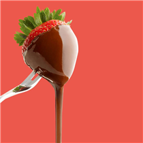 TAG 你的那個他❗️ 今天是白色情人節❤️❤️❤️ GODIVA手製草莓巧克力🍓完美搭配香濃巧克力和新鮮草莓，宛如戀愛中的酸甜滋味，你一口，我一口，甜蜜流淌心中🥰🥰🥰