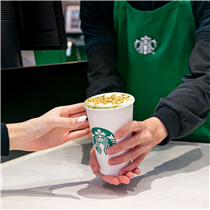 星巴克夥伴一直以專業及充滿熱誠的態度，致力為大家送上獨一無二的「星巴克體驗」。 #香港星巴克 Starbucks partners strive to perfect your Starbucks experience with their unwavering passion and expertise.... #StarbucksHK