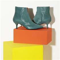 Minimal lines emphasised by the irresistible pearly calfskin in marble green. Browse the new ankle boots from the a.testoni Fall Winter collection. #atestoni #fw1920 #shoes #luxury #leather #marblegreen. ► Follow our Instagram: @a.testoniHongKong...