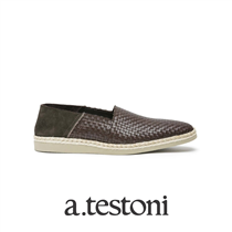 Woven leather with suede heels espadrilles in white, navy blue or dark brown. They are comfortable daily essentials, especially when worn with the backs down. Ideal for the perfect Italian summer: causal while elegant. #atestoni #madeinitaly #craftsmanship #ss20 #manshoes #wovenleather