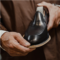 The genuine art of shoemaking – More than 200 steps leading to real masterpieces.