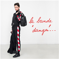 'the danger stripe' 是agnès的設計收藏之一。系列回顧當年的經典紅白對比色條紋。 Instagram ❙ festivalwalk