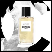 Discover the freshest LES EXCLUSIFS DE CHANEL fragrances. The green, aromatic notes of BEL RESPIRO, the delicate and powdery radiance of LA PAUSA and the mandarin, bergamot and neroli accord of EAU DE COLOGNE. Light and bucolic scents for summer.