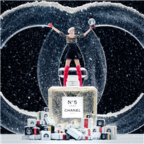CHANEL is the spirit of Christmas and wishes you a fabulous new year.