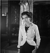 Discover the portrait of Gabrielle Chanel as both an observer and a character of the avant-garde movement of the early 20th century. 