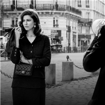 Actress and House ambassador Anna Mouglalis shares her impressions on the origins of the CHANEL iconic bag.​