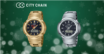 【#ChristmasGiftatCityChain — 男士最愛運動型手錶】 要為男士們挑選禮物一點都不容易，就讓時間廊為你推介4款男士們必愛之選！ 兩款來自Luminox的手錶，首先是NAVY Seal海豹突擊隊3500系列軍事潛水錶 XS.3503.NSF，錶徑45m，防水20ATM，錶盤用上海豹突擊隊的代表色藍色，配上黃色裝飾，錶背亦刻有海豹突擊隊的徽號。此外，它由超輕和耐用的CARBONOX™製成，並具有Luminox的照明技術，手錶可在任何光線條件下都能發光25年。... 選購NAVY Seal海豹突擊隊XS.3503.NSF：