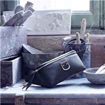 Discover our Furla Isola belt bag: the perfect balance of glam with a casual touch.