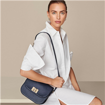 Furla presents the new Spring Summer 2020 campaign. Elegant and naturally enchanting, the supermodel Irina Shayk is wearing the Furla 1927 Crossbody. Photographer and director: Giampaolo Sgura