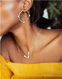 佩戴Orbs系列的淡水珍珠耳環，展現獨特女性魅力。 瀏覽Orbs系列︰festivalwalk Take the trend for bold hoops in a distinctive, feminine direction with our Orbs earrings.... Discover Orbs Collection: festivalwalk #LinksofLondon