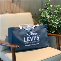 凡購買呢個 Levi’s® x White Mountaineering 系列嘅單，都會送你一個 tote bag！系列只在尖沙咀海港城有售。 了解更多