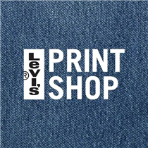 首間香港 Levi's® Print Shop 就喺 K11 MUSEA 裡面。顧客可以輕輕鬆鬆製作專屬嘅 Levi’s® Batwing Logo Tee 及hoodie。 Levi's® Print Shop